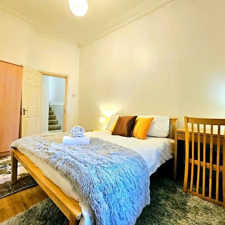 Charming Home With Private Balcony, On 1St Floor, With 2 Bathrooms, 3 Min Walk To Earl'S Court Station Londýn Exteriér fotografie