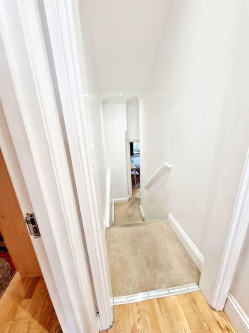 Charming Home With Private Balcony, On 1St Floor, With 2 Bathrooms, 3 Min Walk To Earl'S Court Station Londýn Exteriér fotografie