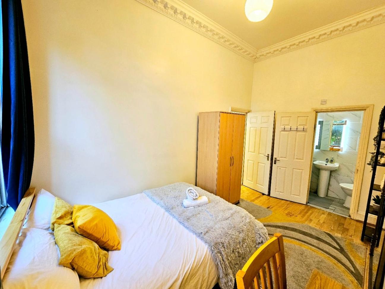 Charming Home With Private Balcony, On 1St Floor, With 2 Bathrooms, 3 Min Walk To Earl'S Court Station Londýn Exteriér fotografie