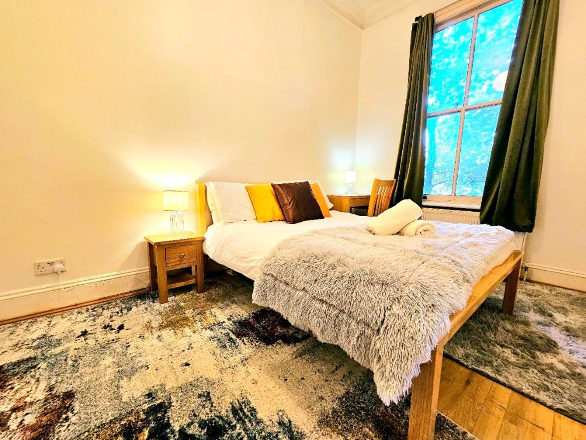 Charming Home With Private Balcony, On 1St Floor, With 2 Bathrooms, 3 Min Walk To Earl'S Court Station Londýn Exteriér fotografie