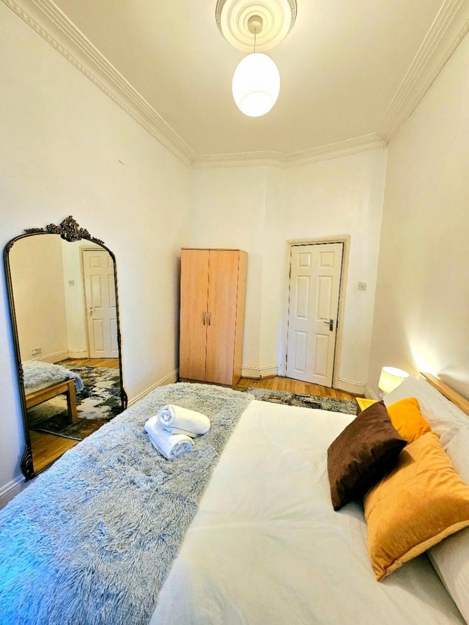 Charming Home With Private Balcony, On 1St Floor, With 2 Bathrooms, 3 Min Walk To Earl'S Court Station Londýn Exteriér fotografie