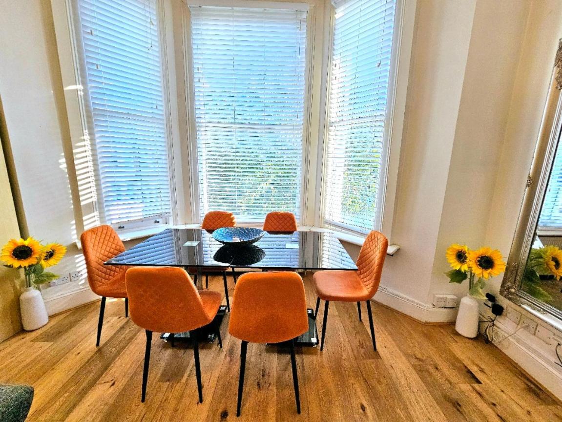 Charming Home With Private Balcony, On 1St Floor, With 2 Bathrooms, 3 Min Walk To Earl'S Court Station Londýn Exteriér fotografie