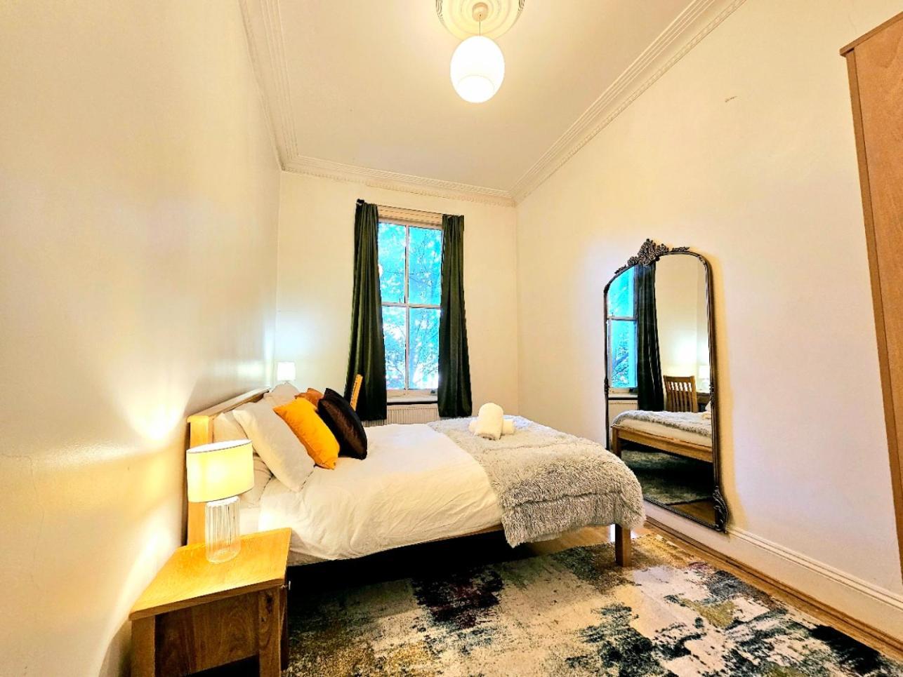 Charming Home With Private Balcony, On 1St Floor, With 2 Bathrooms, 3 Min Walk To Earl'S Court Station Londýn Exteriér fotografie