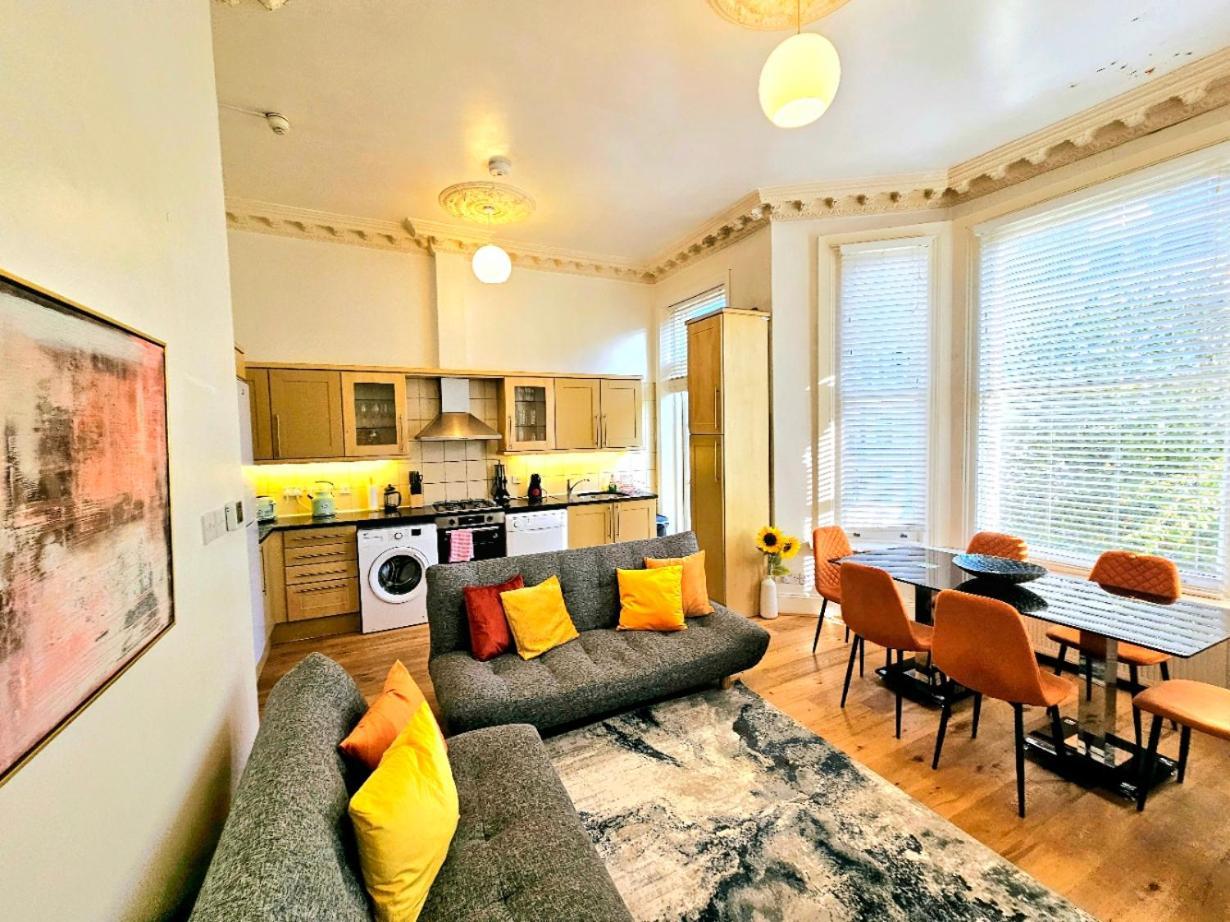Charming Home With Private Balcony, On 1St Floor, With 2 Bathrooms, 3 Min Walk To Earl'S Court Station Londýn Exteriér fotografie