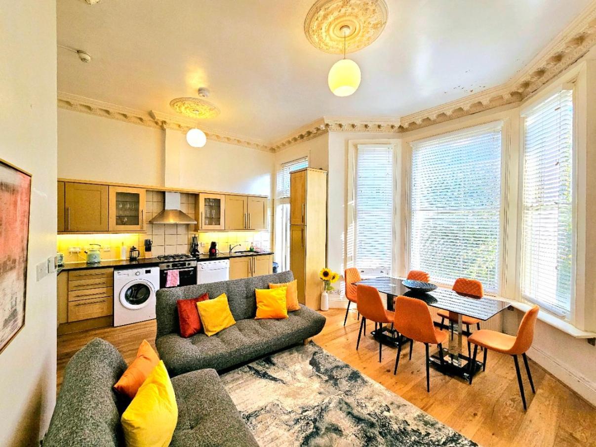 Charming Home With Private Balcony, On 1St Floor, With 2 Bathrooms, 3 Min Walk To Earl'S Court Station Londýn Exteriér fotografie