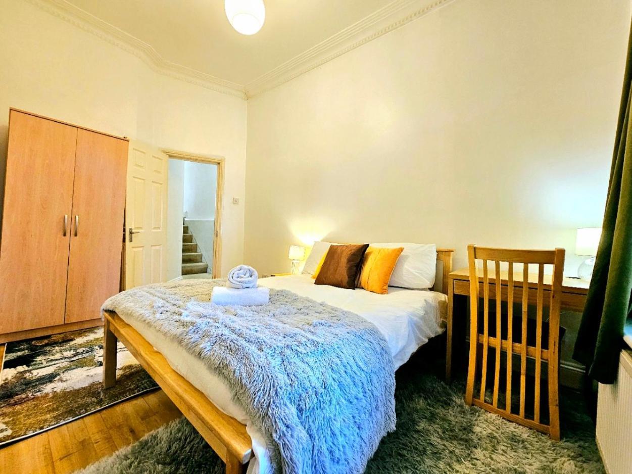Charming Home With Private Balcony, On 1St Floor, With 2 Bathrooms, 3 Min Walk To Earl'S Court Station Londýn Exteriér fotografie