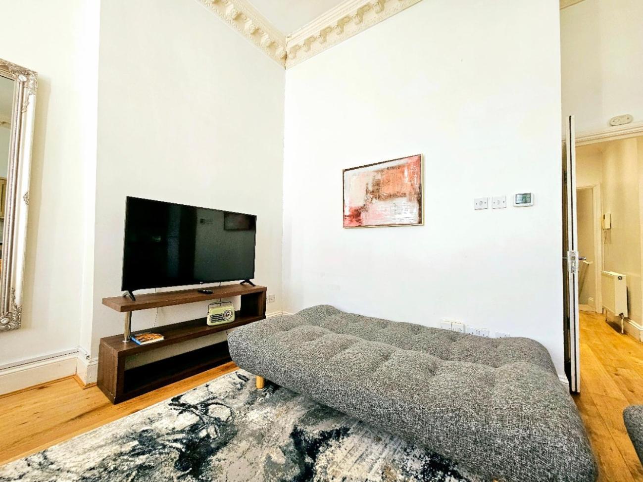 Charming Home With Private Balcony, On 1St Floor, With 2 Bathrooms, 3 Min Walk To Earl'S Court Station Londýn Exteriér fotografie