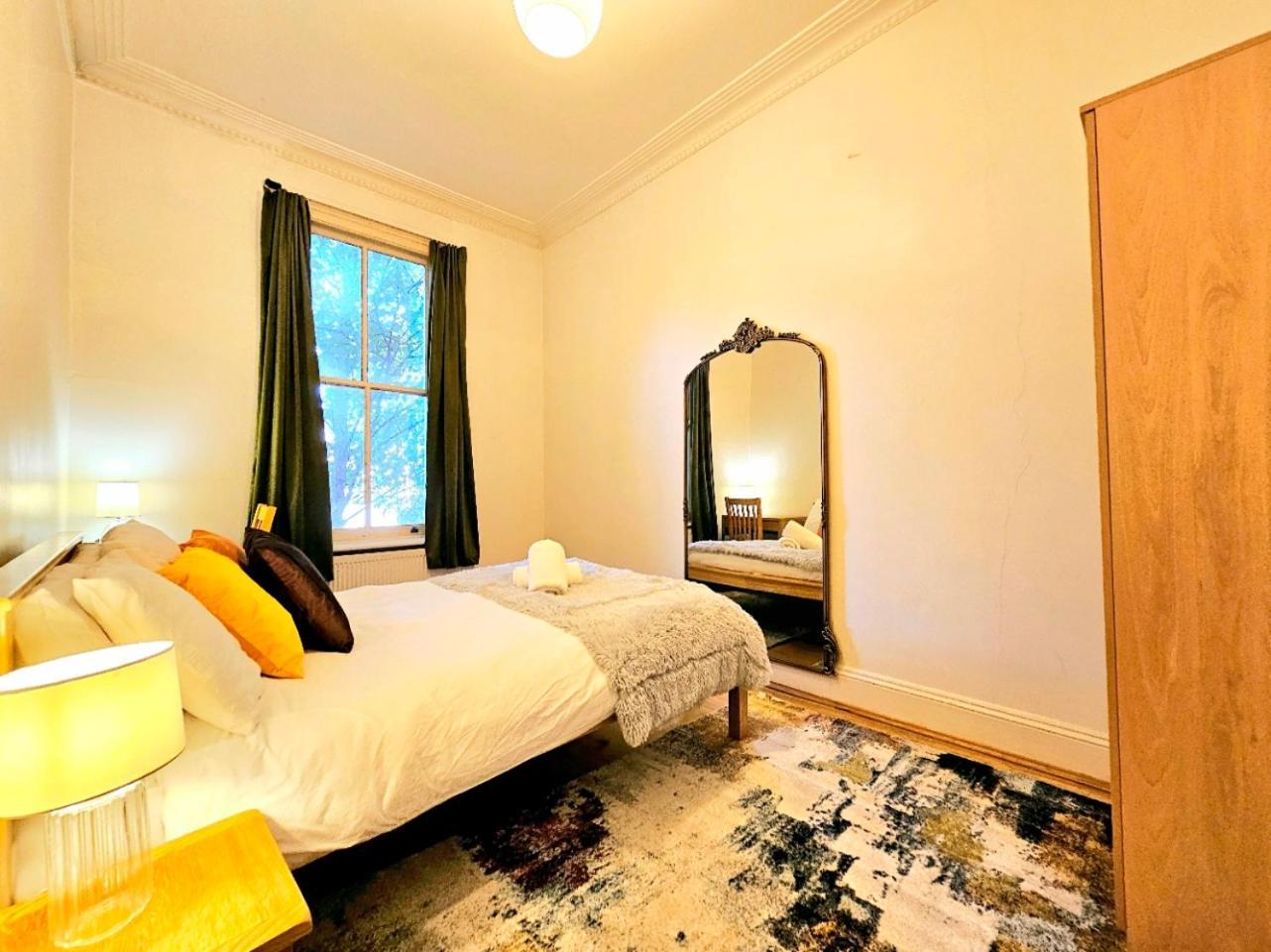 Charming Home With Private Balcony, On 1St Floor, With 2 Bathrooms, 3 Min Walk To Earl'S Court Station Londýn Exteriér fotografie