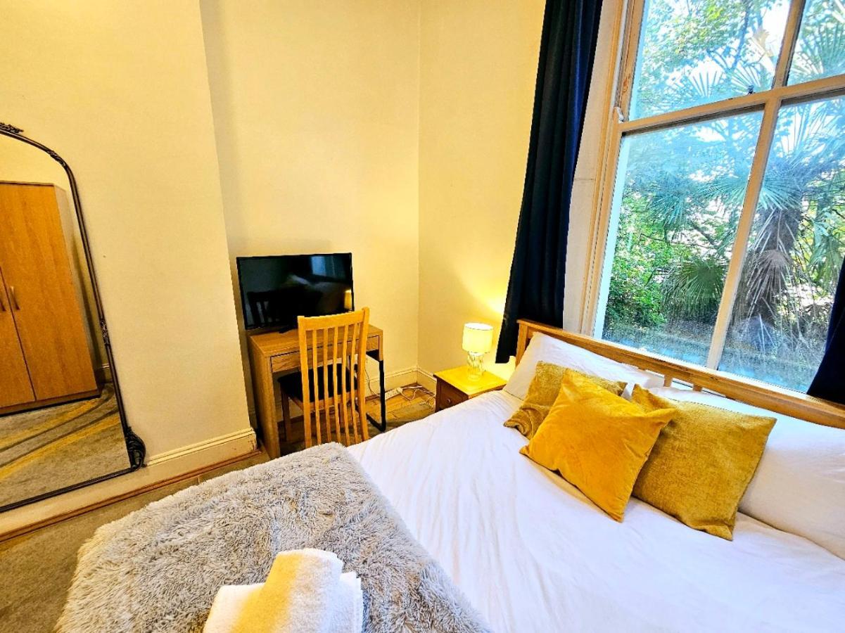 Charming Home With Private Balcony, On 1St Floor, With 2 Bathrooms, 3 Min Walk To Earl'S Court Station Londýn Exteriér fotografie