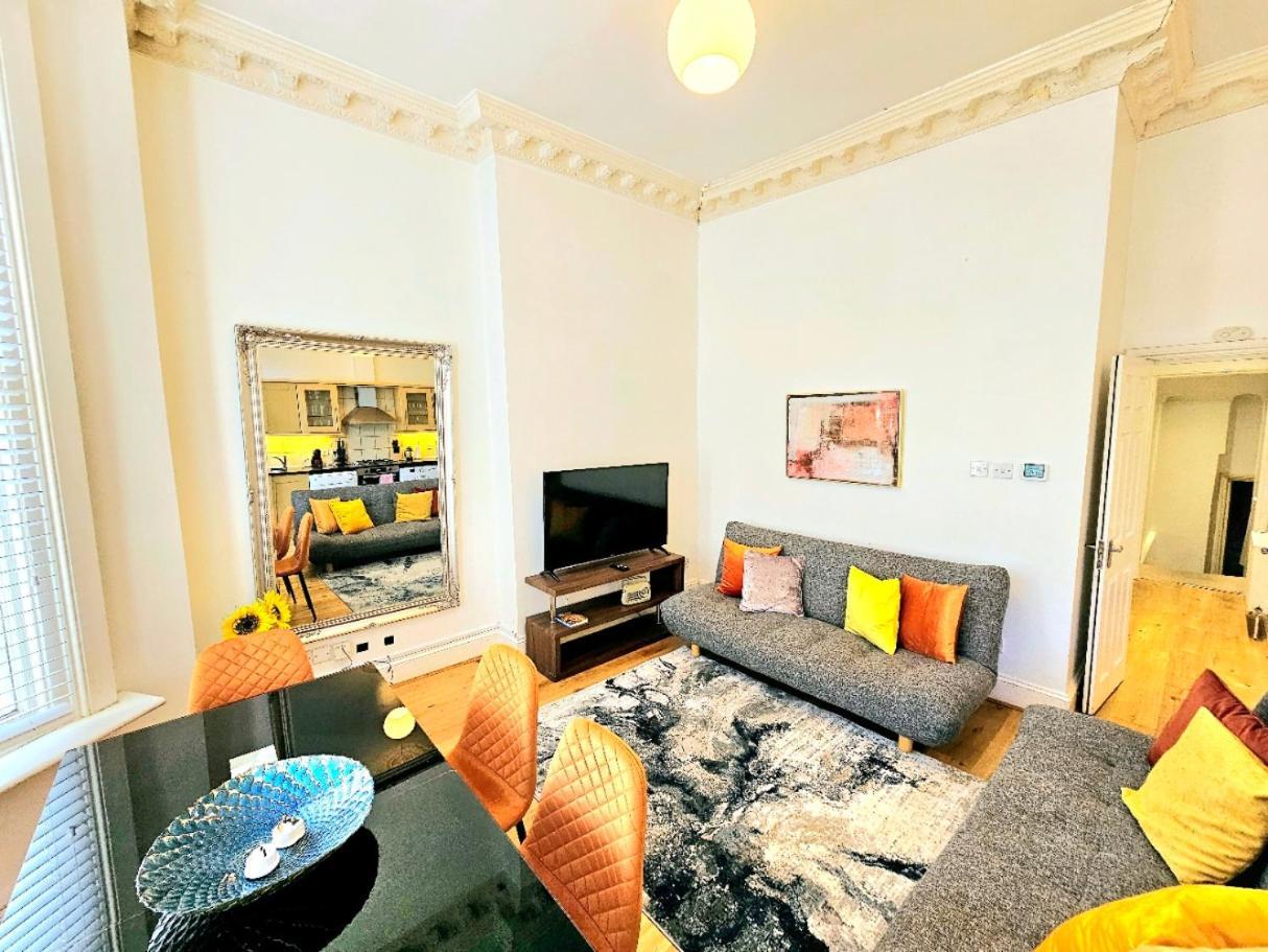 Charming Home With Private Balcony, On 1St Floor, With 2 Bathrooms, 3 Min Walk To Earl'S Court Station Londýn Exteriér fotografie