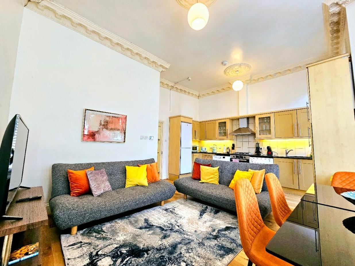 Charming Home With Private Balcony, On 1St Floor, With 2 Bathrooms, 3 Min Walk To Earl'S Court Station Londýn Exteriér fotografie