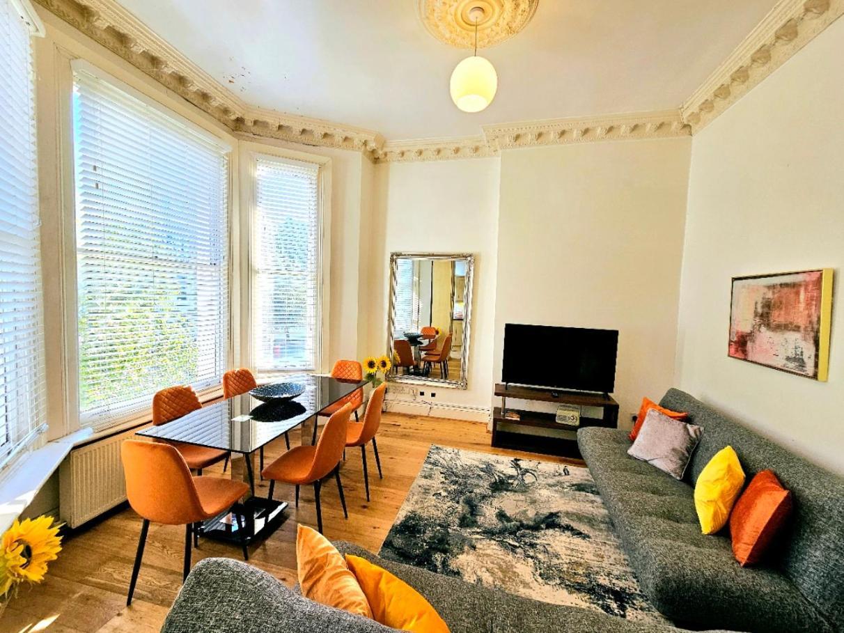 Charming Home With Private Balcony, On 1St Floor, With 2 Bathrooms, 3 Min Walk To Earl'S Court Station Londýn Exteriér fotografie